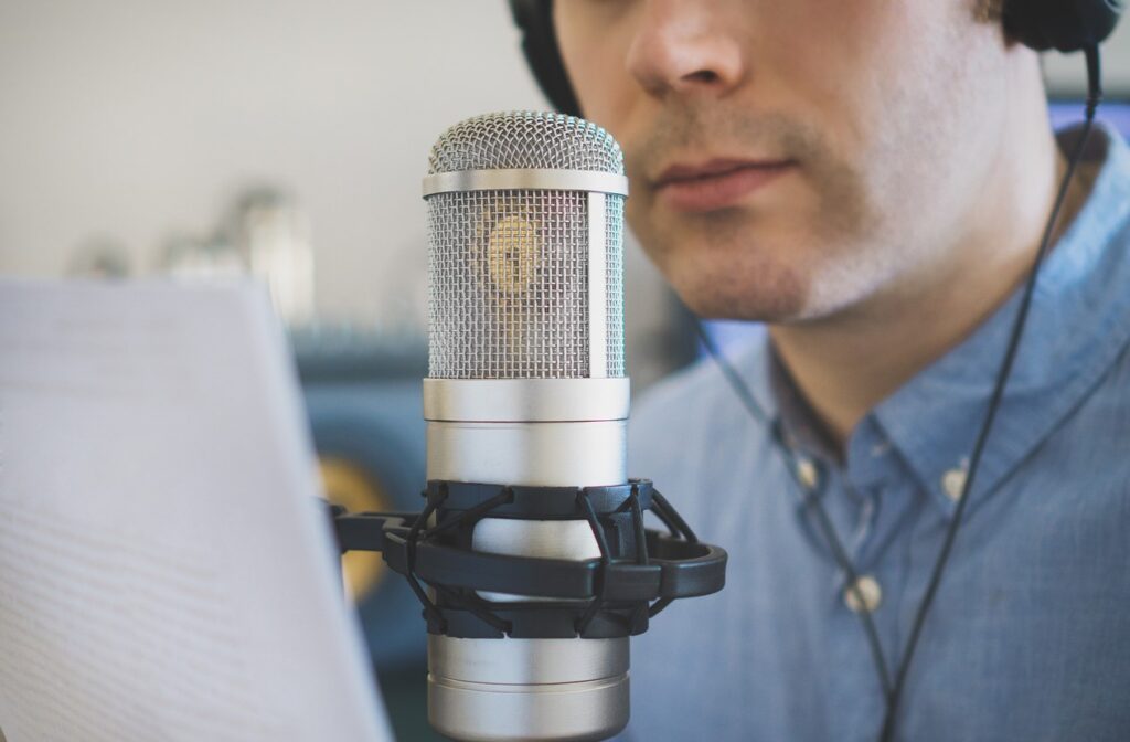 What factors influence radio advertising rates